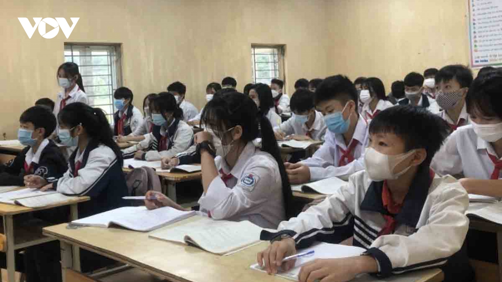 Hanoi partially resumes school learning on Nov. 22