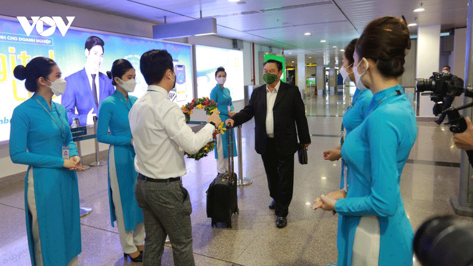 First domestic tourists of 2022 welcomed in southern metropolis