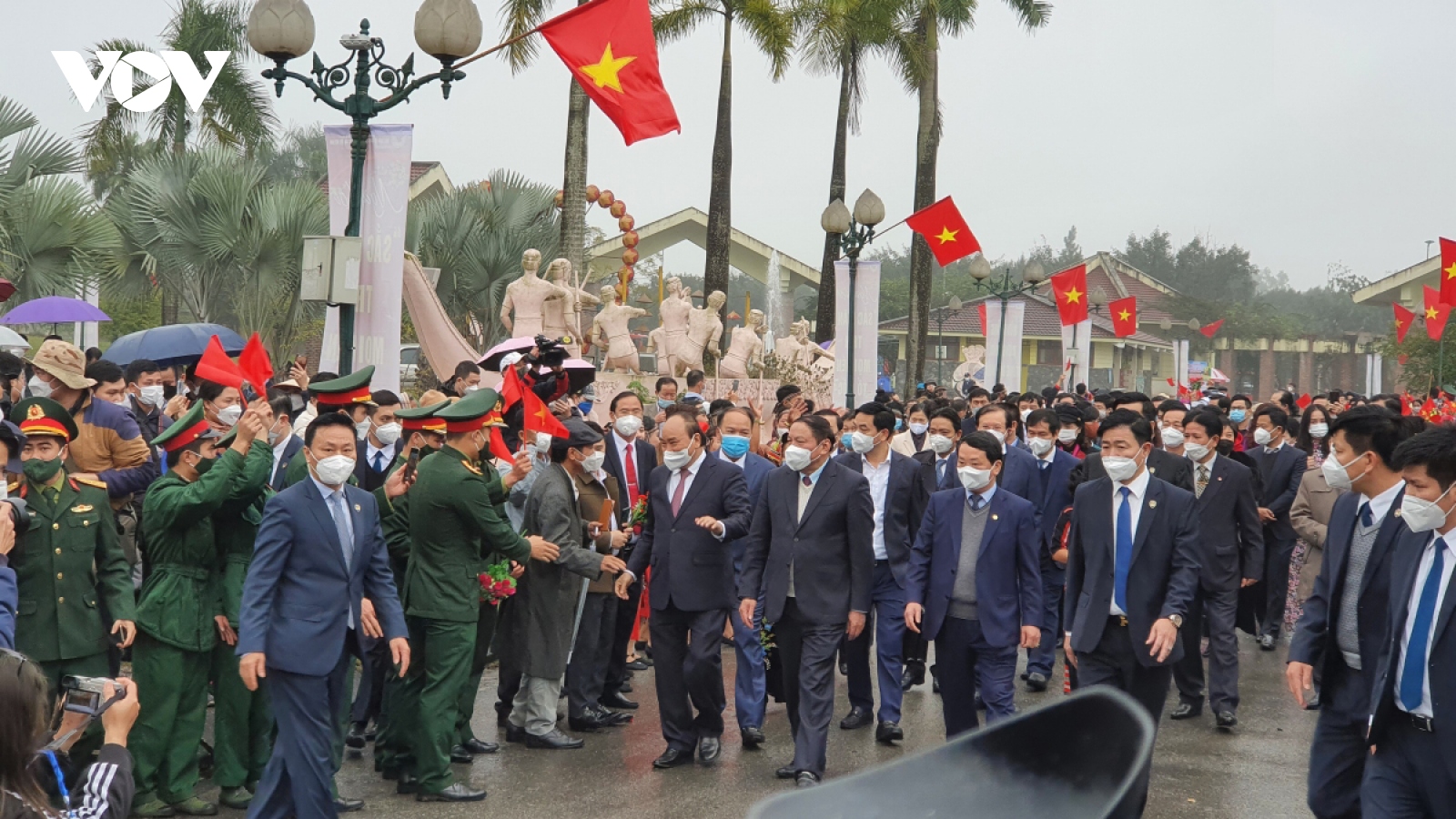 State President attends spring festival of ethnic groups nationwide
