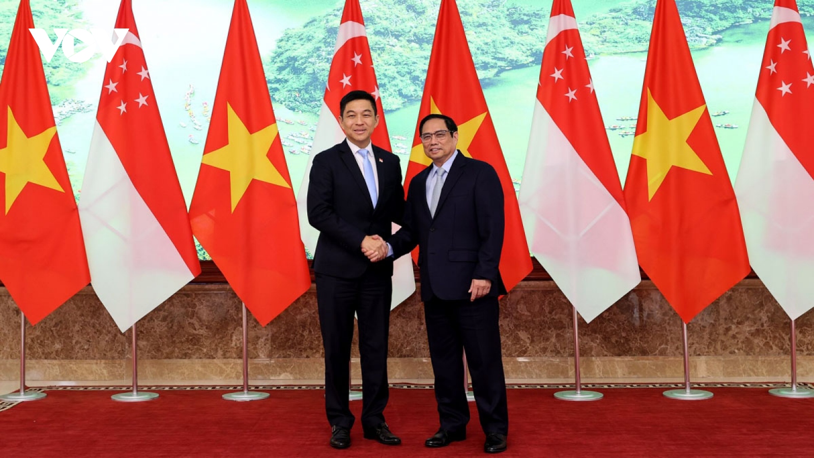 PM Chinh welcomes Singaporean parliament speaker in Hanoi