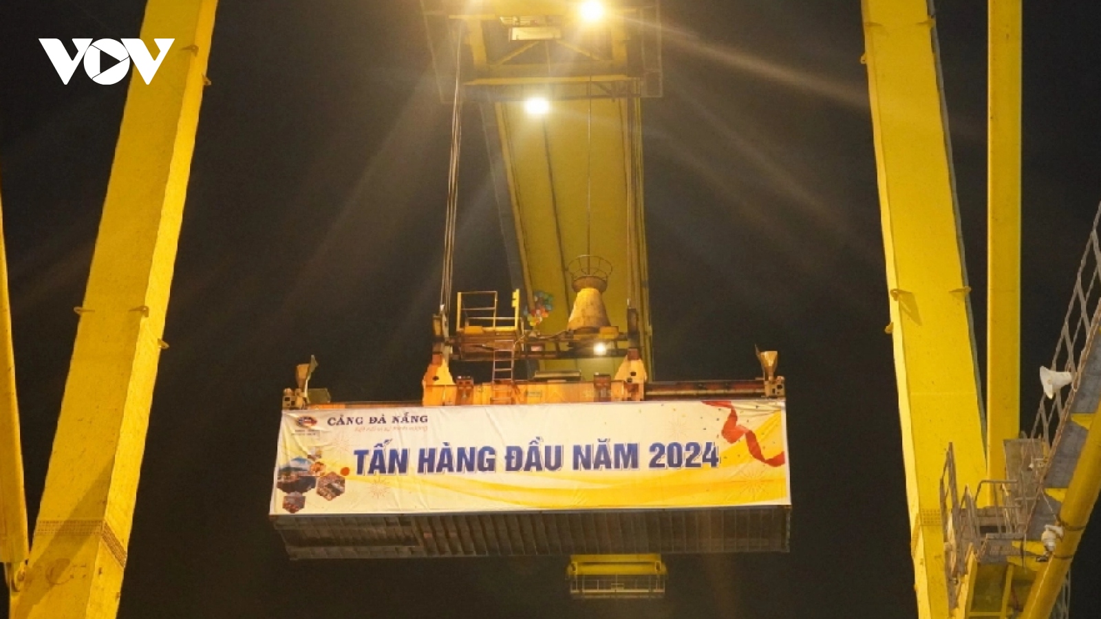 Da Nang Port receives first cargo in New Year 2024