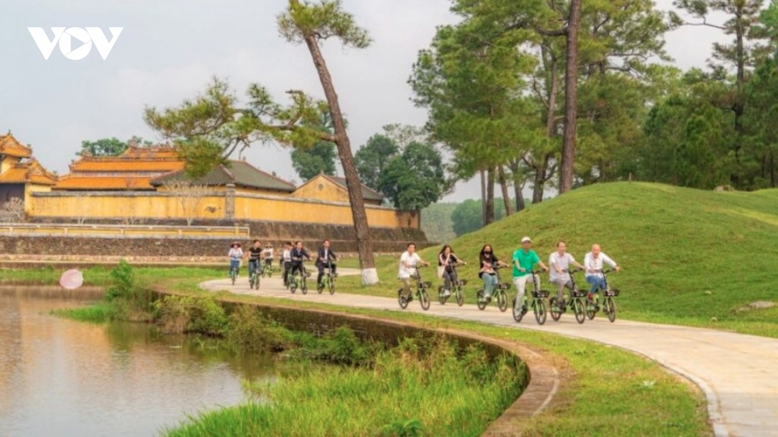 Green tour to King Gia Long's mausoleum area launched