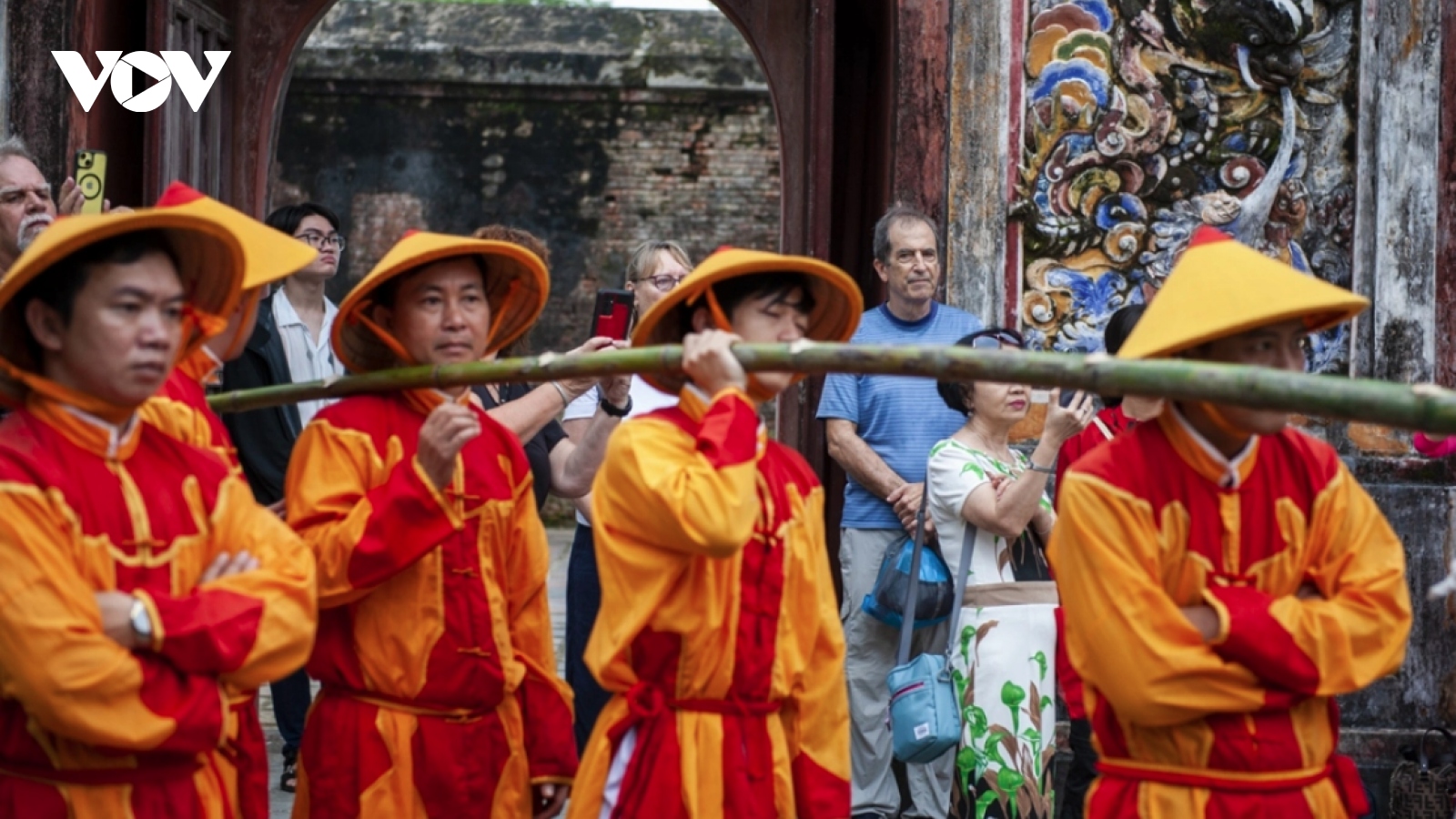 Former imperial city welcomes 2024 lunar new year with bamboo pole erection