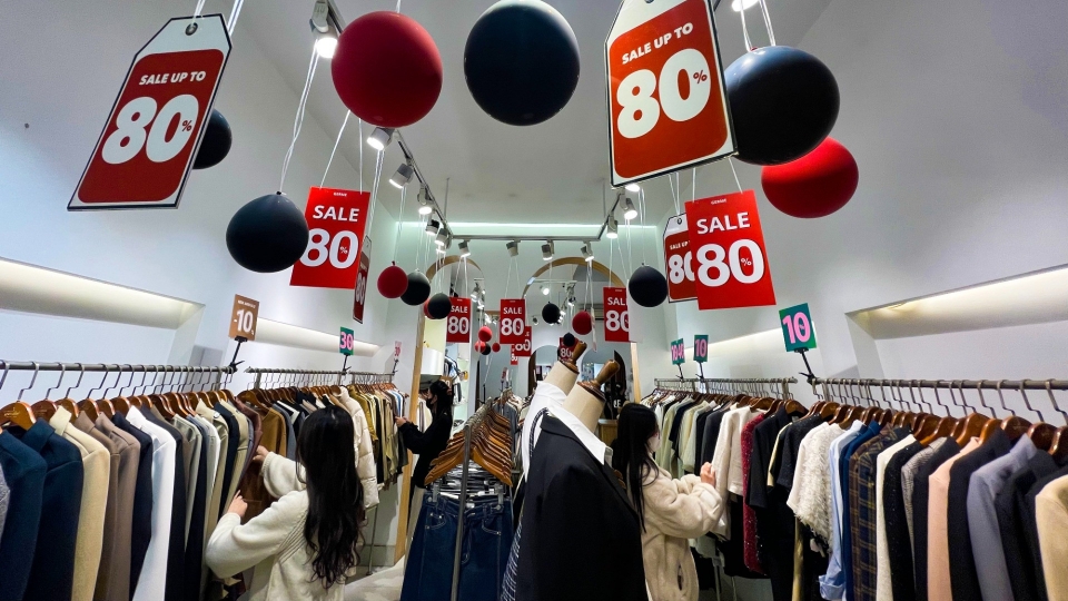 Hanoi welcomes lively atmosphere for Black Friday