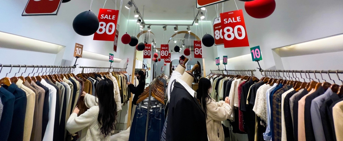 Hanoi welcomes lively atmosphere for Black Friday