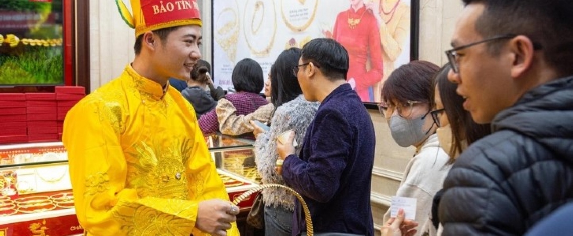 Gold shops prepare for God of Wealth Day rush