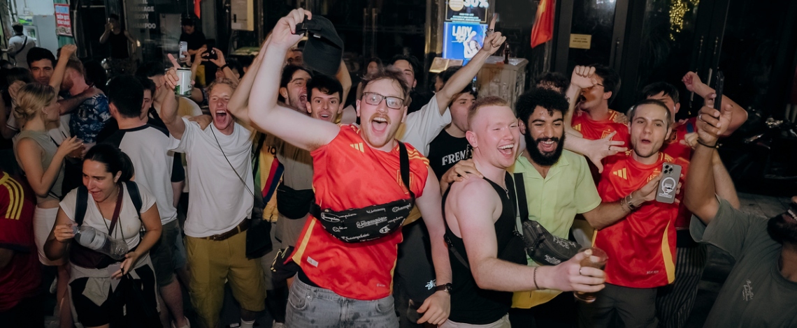 Foreign football fans crazy about EURO 2024 final in Hanoi’s Old Quarter