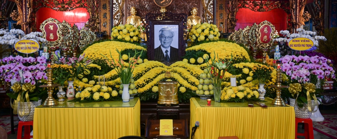 Locals in HCM City pay tribute to Party leader Nguyen Phu Trong