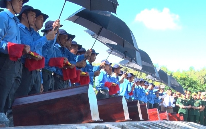 Remains of soldiers reburied in Dong Thap province