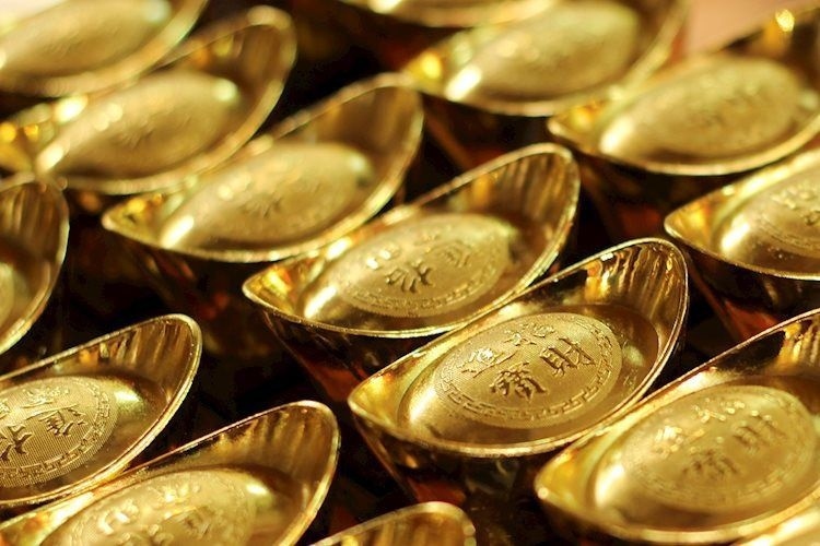 Domestic gold prices suffer huge drop to VND51 million per tael