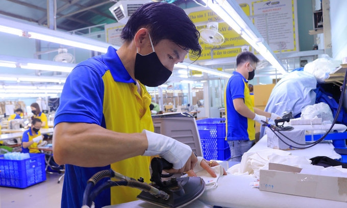 COVID-19 takes heavy toll on Vietnamese firms’ incomes: survey