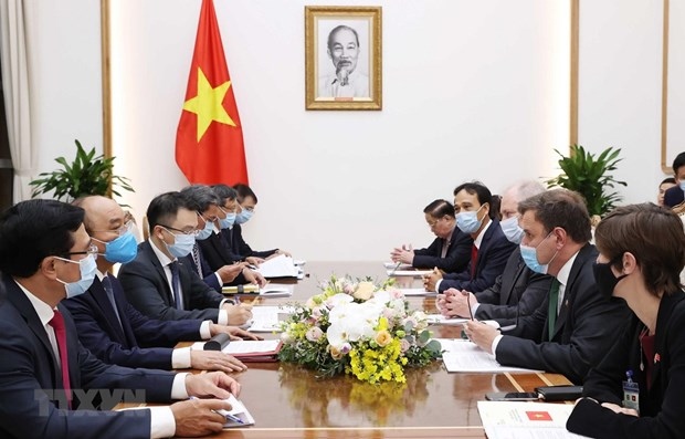 PM Nguyen Xuan Phuc hosts UK Minister of State for Trade Policy