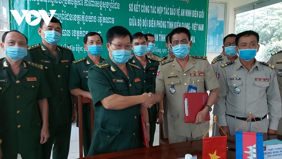 Vietnam joins with Cambodia in border fight against COVID-19