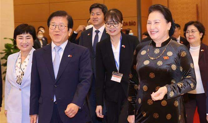 Leading RoK legislator Park Byeong Seug ends Vietnam visit