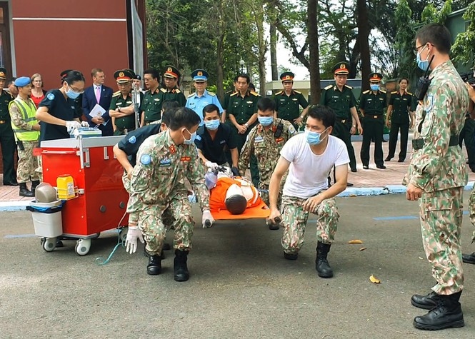 In photos: Staff at Level-2 field Hospital No. 3 attend training course
