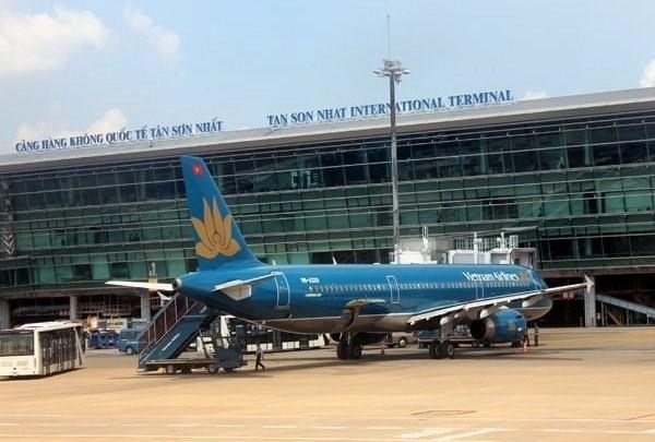 Tan Son Nhat airport adds more night flights during Tet