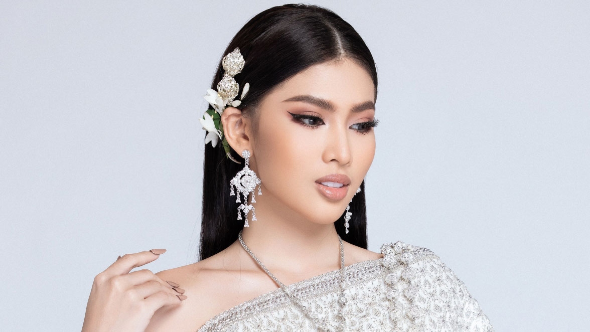 Ngoc Thao wows in Thai costume