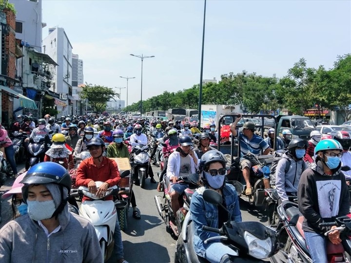 Heat wave strikes southern Vietnam causing hazardous UV levels