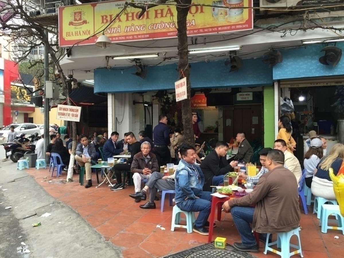 Hanoi closes beer restaurants to curb COVID-19 spread