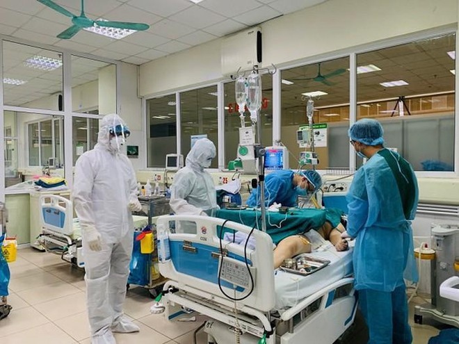 COVID-19 patient receives ECMO in Bac Ninh