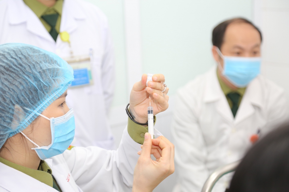 Vietnam speeds up locally-produced Nano Covax vaccine testing
