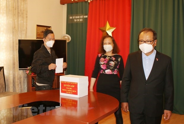 Vietnamese community in Czech Republic supports COVID-19 fight at home