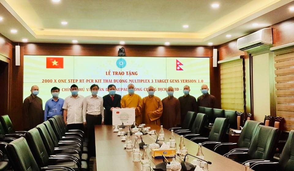 Vietnam Buddhist Sangha presents COVID-19 test kits to Nepal