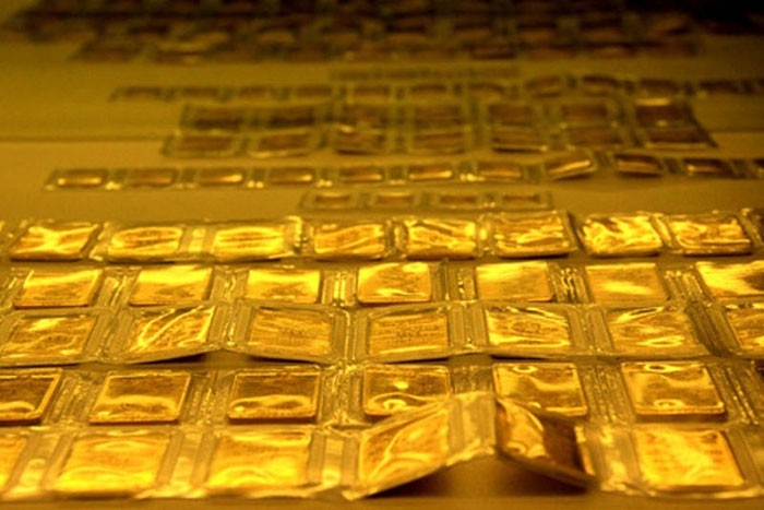 Local gold prices climb to record high on global market rally