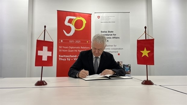 Switzerland supports Vietnam in training bank executives