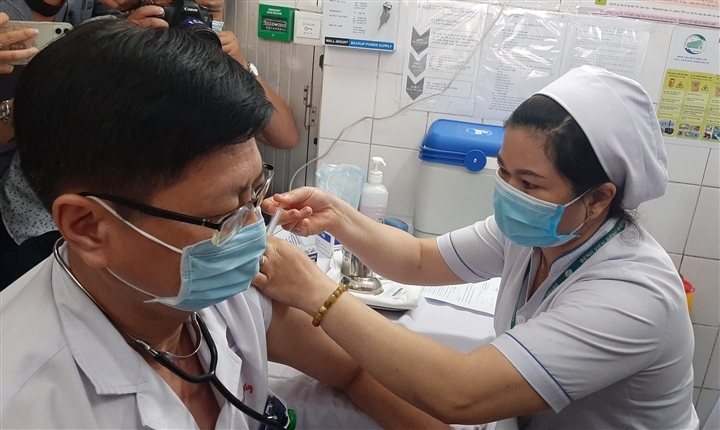 HCM City launches massive vaccination campaign against COVID-19