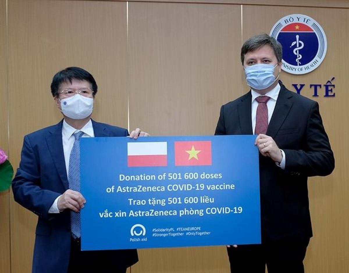 Vietnam receives over 500,000 doses of AstraZeneca vaccine from Poland