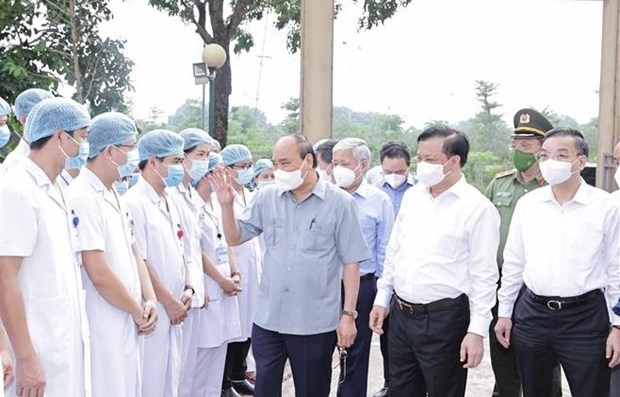 State leader encourages frontline forces, residents of Hanoi in COVID-19 fight