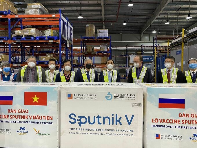 Vietnam receives more COVID-19 vaccines from Russia, Italy