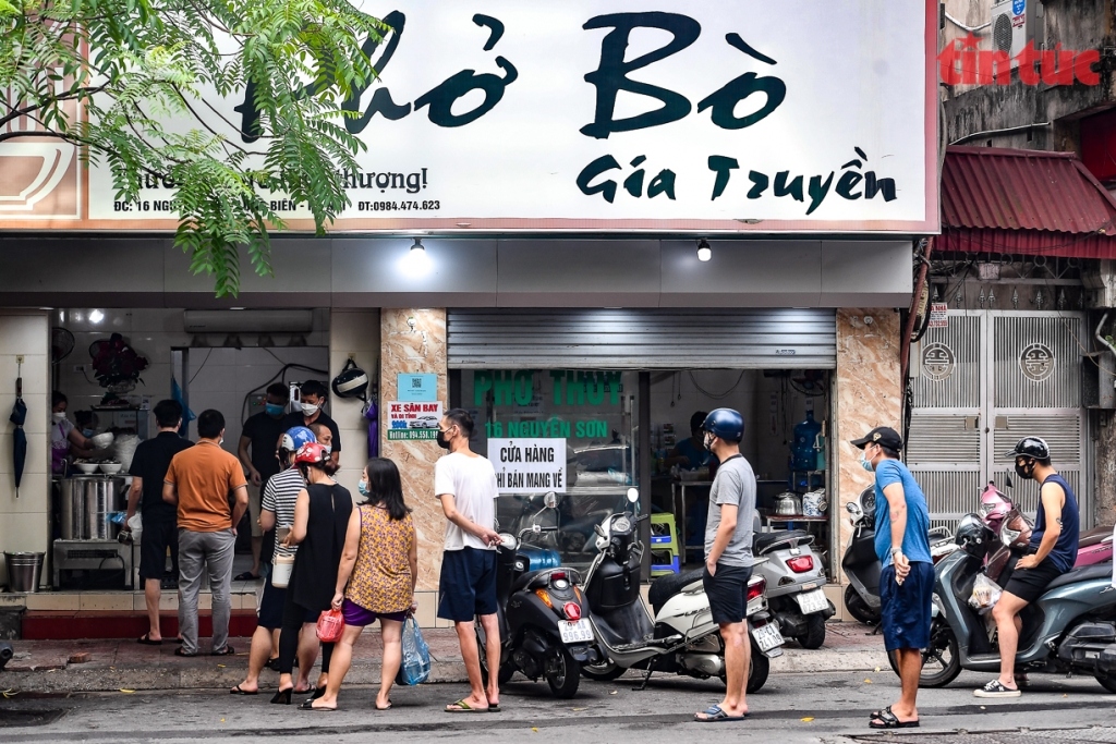 Hanoi allows takeaways and other services in safe areas
