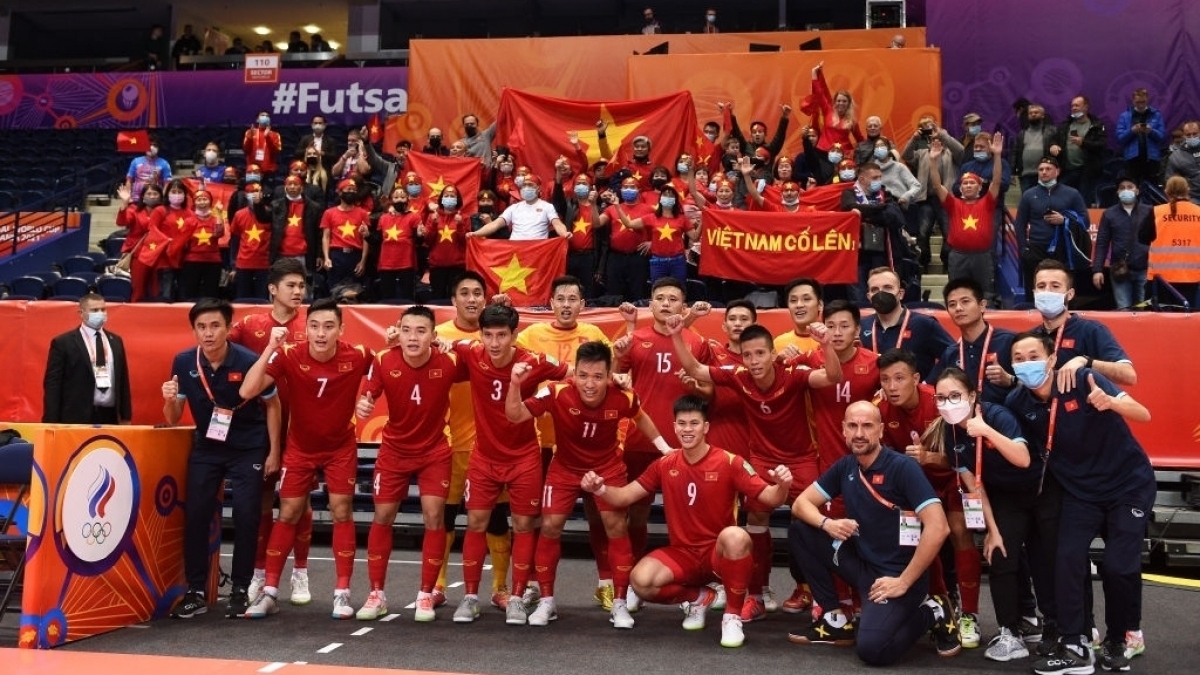 National team receive reward for performances at Futsal World Cup