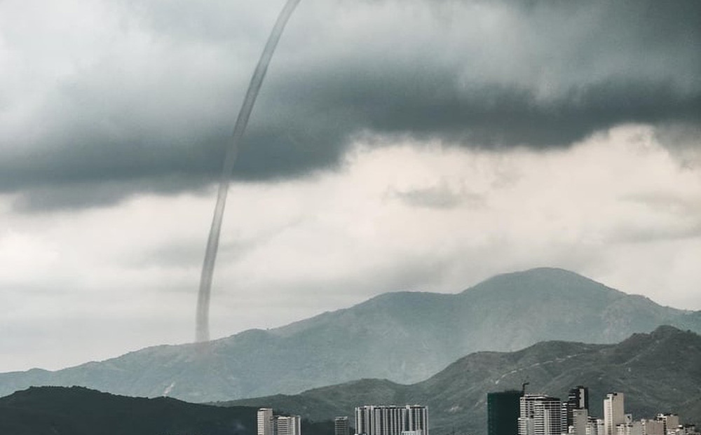 Stunning shot of tornados captured in Nha Trang