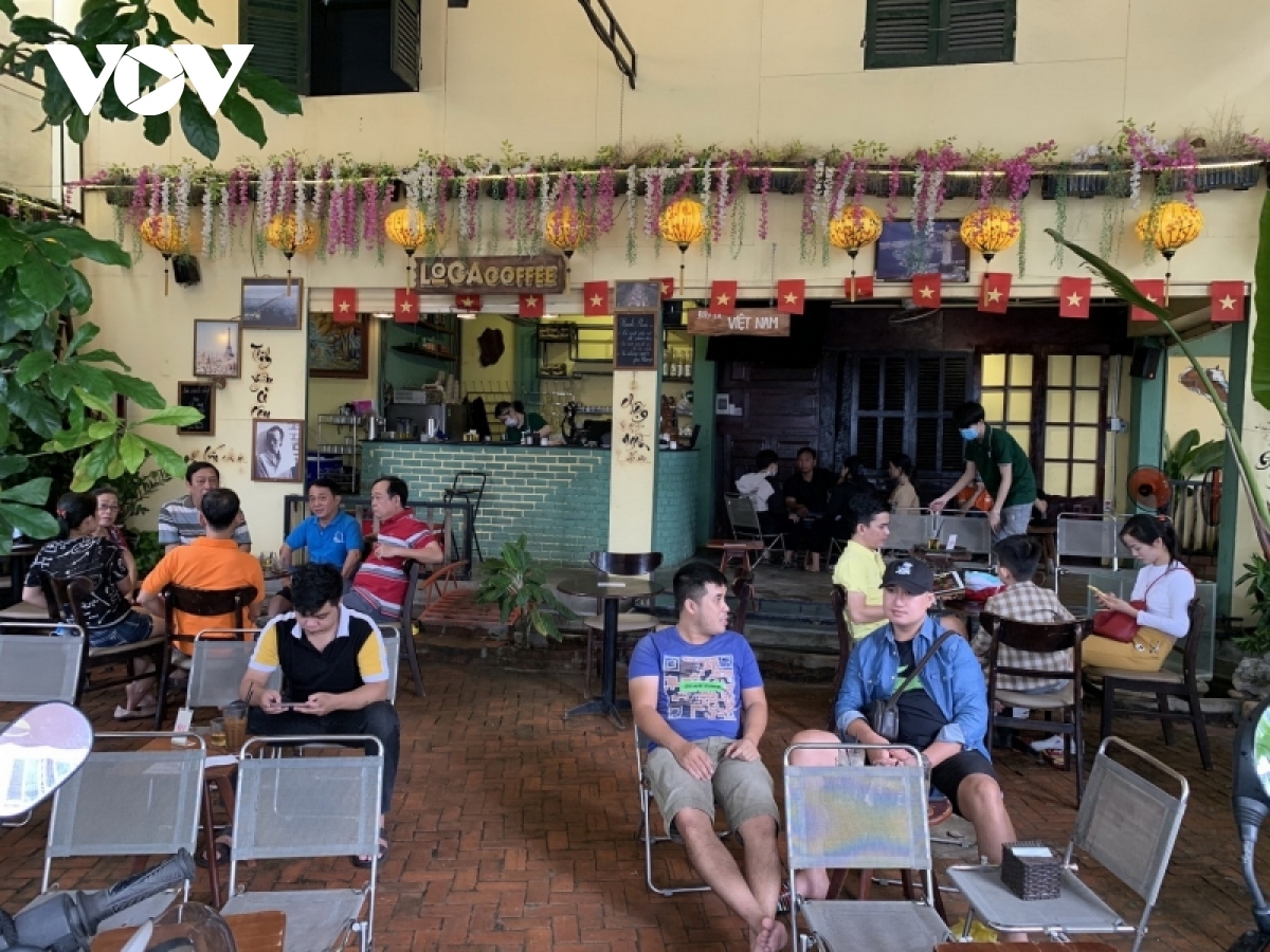 Restaurants and cafés reopen in Da Nang