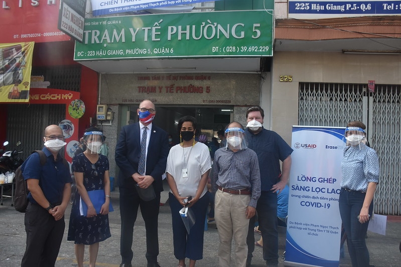 US helps Vietnam integrate TB screening into COVID vaccination sites