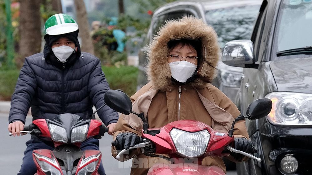 Hanoians struggle amid freezing temperatures