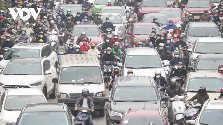 Severe traffic congestion hits Hanoi streets as Tet draws near