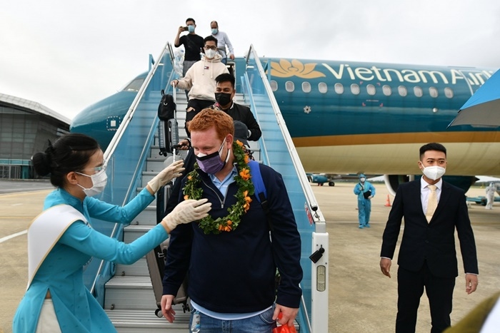 Vietnam officially resumes international flights on Feb.15