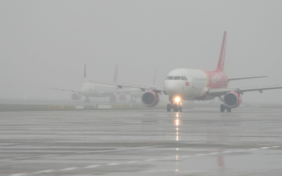 Dozens of flights diverted due to heavy flog in northern Vietnam