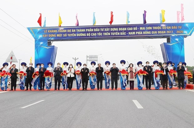 PM attends inauguration of Cao Bo-Mai Son expressway section