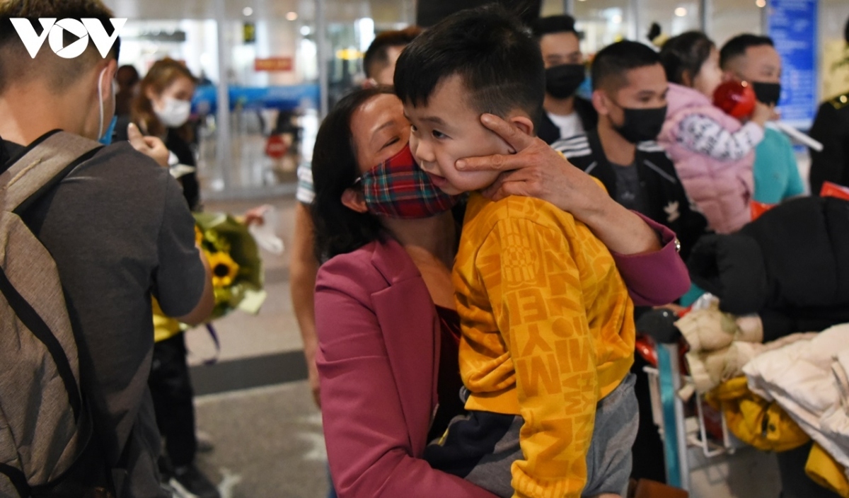 Vietnamese citizens burst with joy upon returning from Ukraine