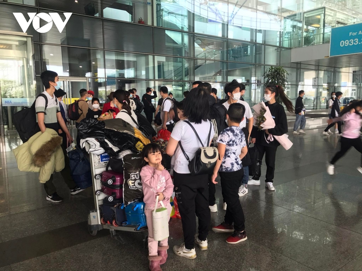Nearly 600 Vietnamese evacuees from Ukraine repatriated safely
