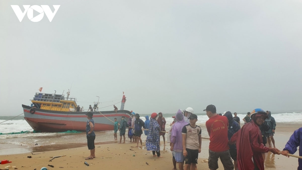 Fishing boats sunk by heavy rains in Phu Yen