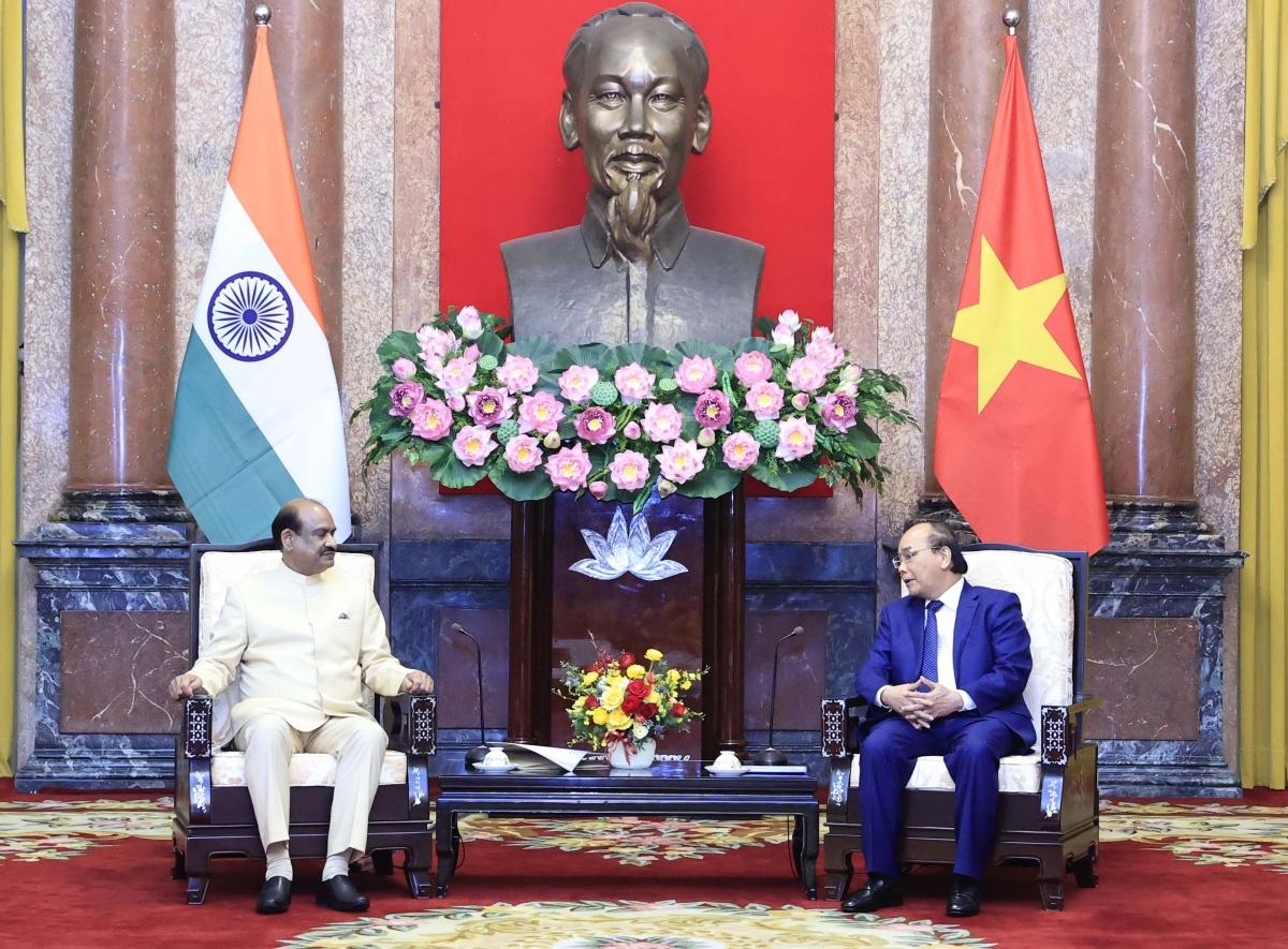 President Phuc suggests reopening Vietnam-India direct air routes soon