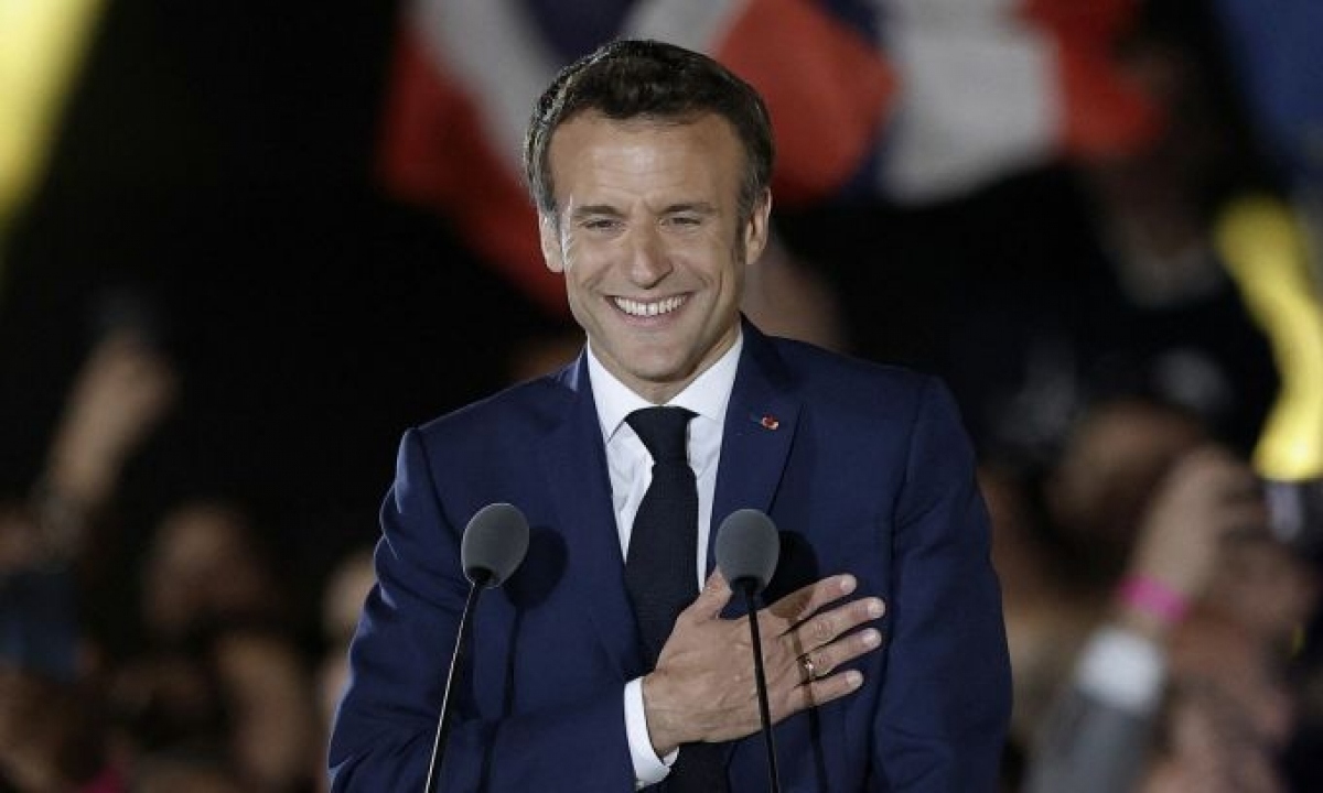 Vietnamese leaders congratulate French President on re-election