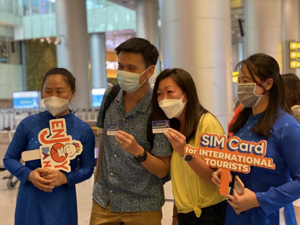 Da Nang presents 50,000 SIM cards to foreign tourists