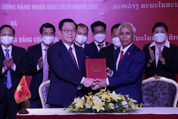Vietnam, Laos step up Party cooperation